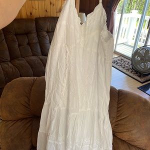 White flowy dress - size medium